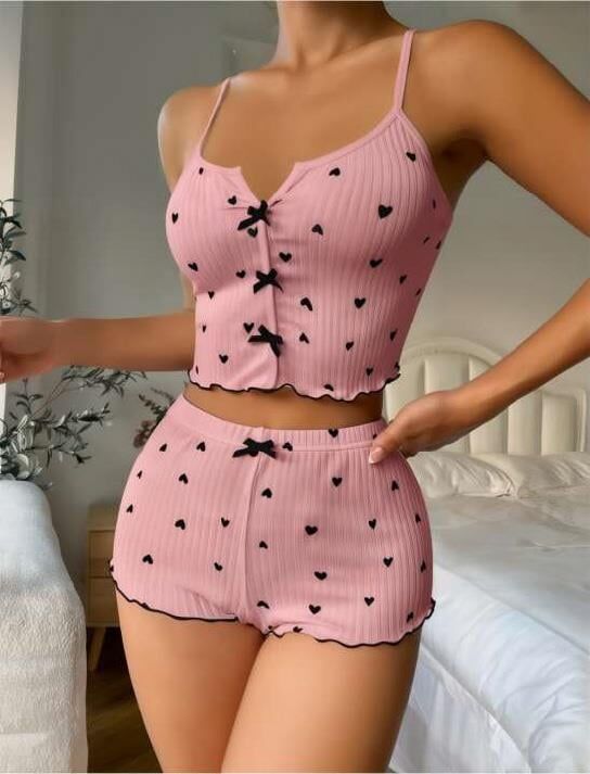 Aria's Closet Pembe Üstüne Siyah Kalp Desenli Askılı Şortlu Pijama Takımı