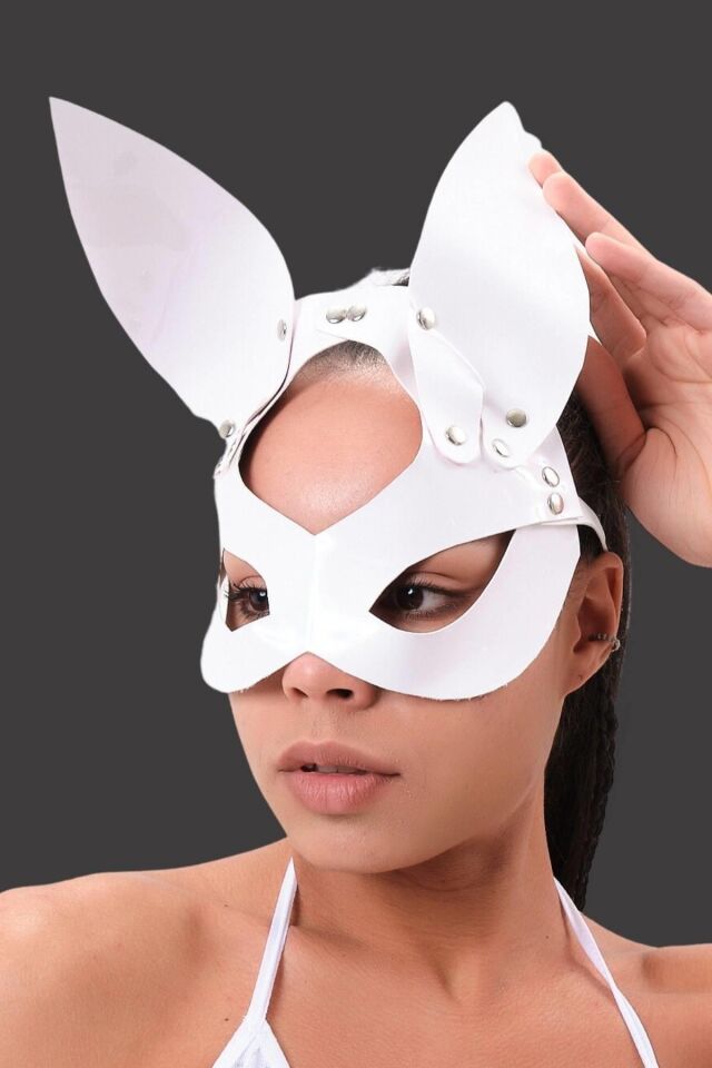Beyaz Kulaklı Maske Takalı 800424