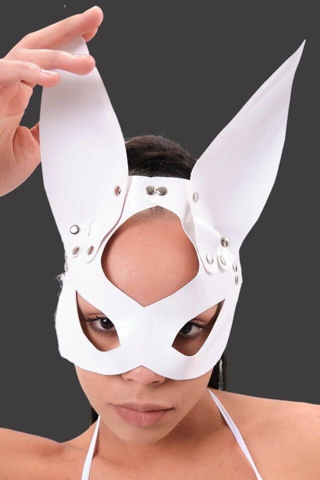 Beyaz Kulaklı Maske Takalı 800424