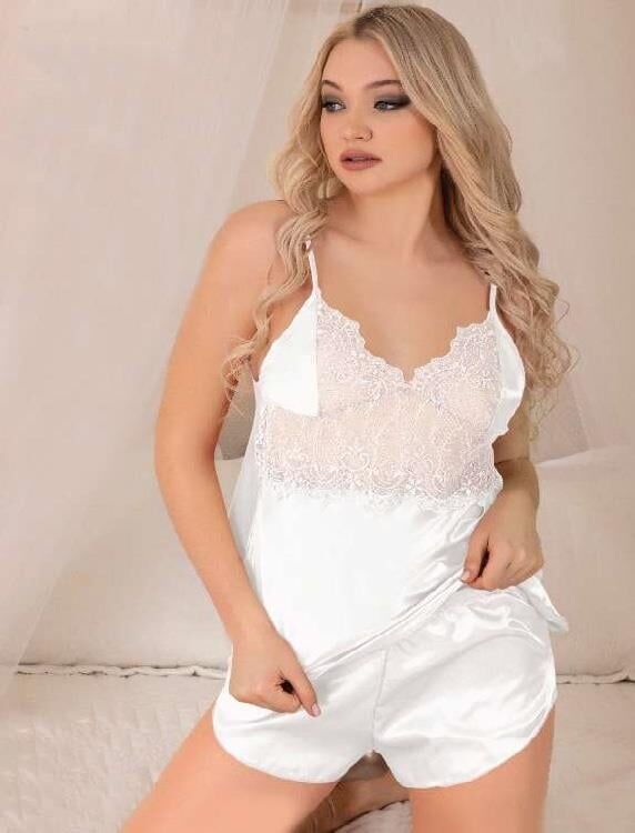 Aria's Closet Beyaz Dantel İşlemeli İnce Askılı Saten Şortlu Takım