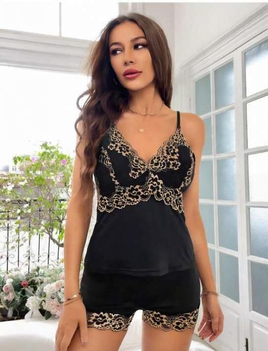 Aria's Closet Dantel İşlemeli Siyah İnce Askılı Saten Şortlu Takım