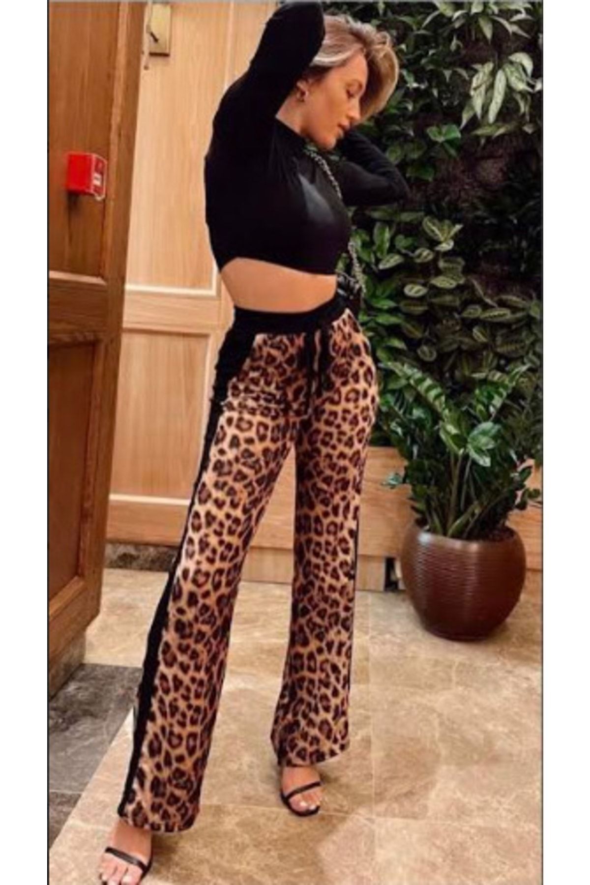Siyah Crop Leopar Baskılı Pantolon Takım