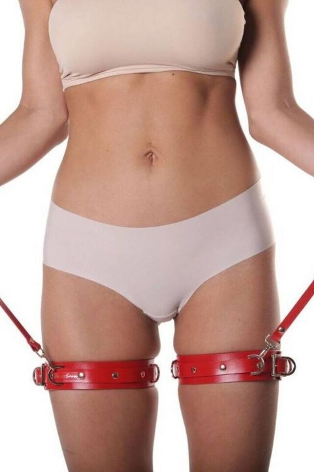 Aria's Closet Kırmızı Jartiyer Kemerinden Tutturmalı Bileklikli Harness