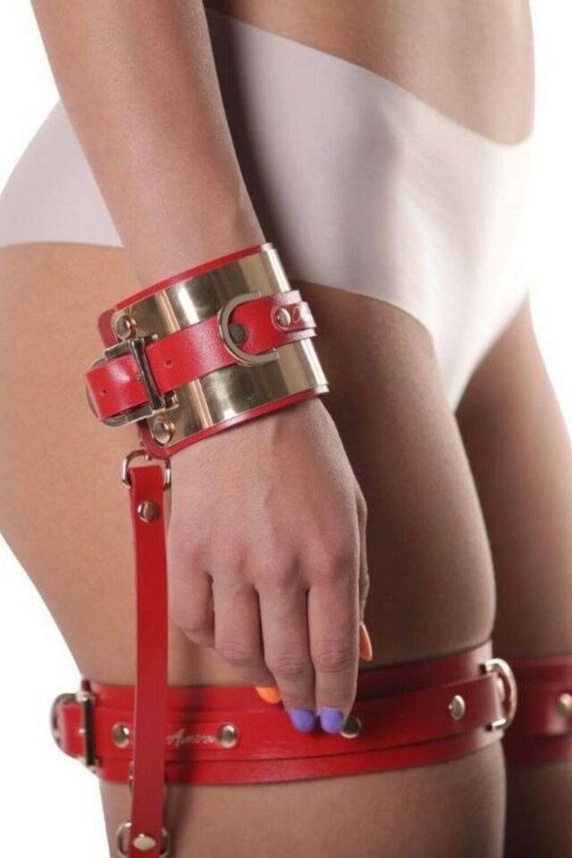 Aria's Closet Kırmızı Jartiyer Kemerinden Tutturmalı Bileklikli Harness