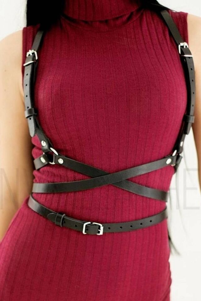 Aria's Closet Kıyafet Üstüne Çift Tokalı Deri Aksesuar