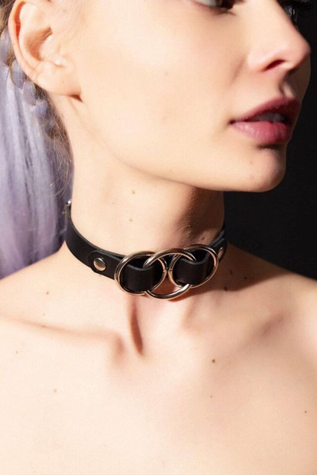 Aria's Closet Orta Kısmı Çift Halka İle Yapılmış Deri Harness Aksesuarı